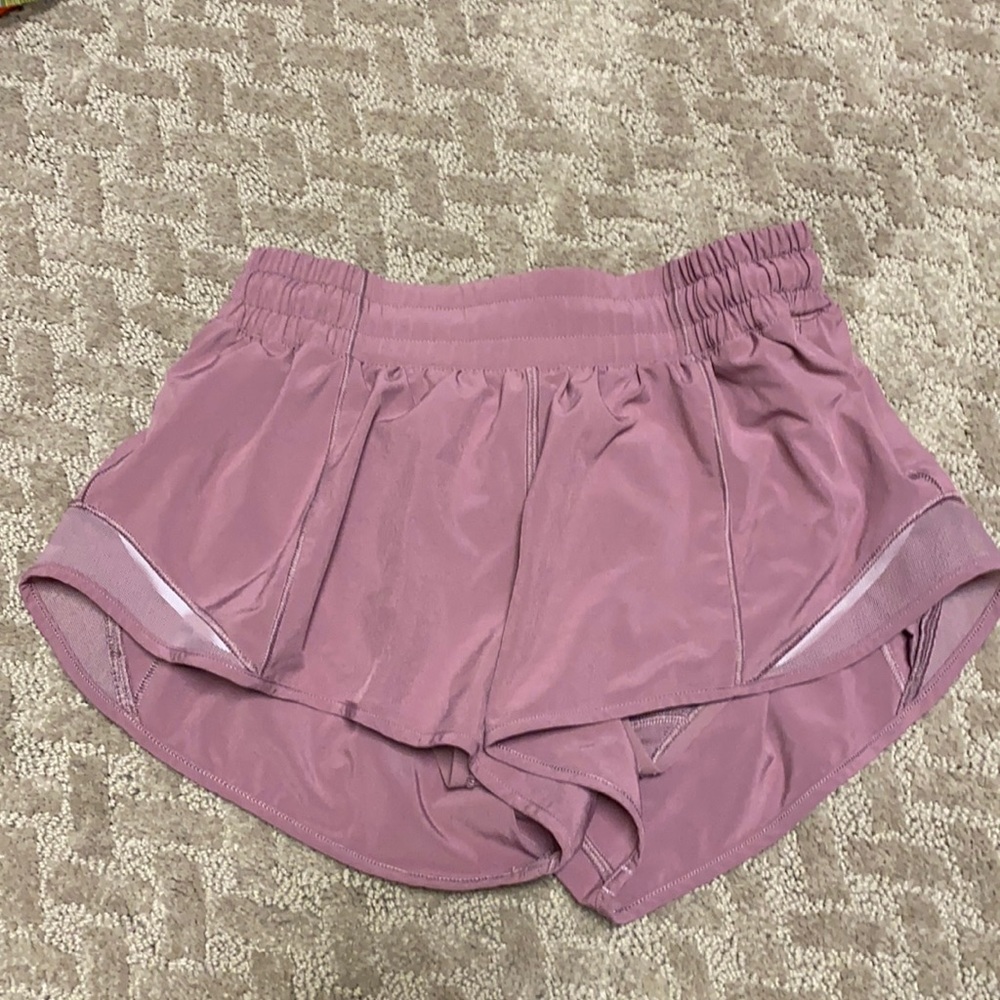 Lululemon Hotty Hot Low Rise 2.5 Short size 4